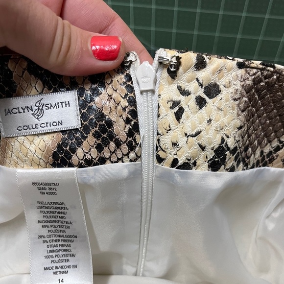 NWT. Jaclyn Smith, Faux snake skin, pencil skirt ￼Size 14 - Picture 6 of 9